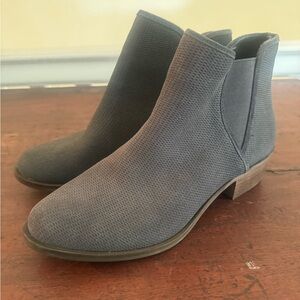 Kensie Textured Charcoal Ankle Booties